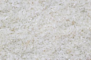 La ‘nuova’ ricetta per il riso in bianco: “Non si cuoce con l’acqua…”