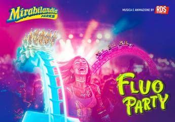 Mirabilandia si accende col ‘Fluo Parti’ insieme a Rds, per vivere la notte più luminosa dell’estate