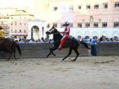 Palio Siena, la Contrada della Giraffa vince la terza prova