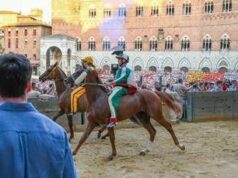 Palio di Siena, oggi l’Assunta: orario, cavalli, fantini e dove vederlo in tv