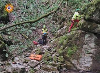 Tenta di salvare 13enne precipitato in una scarpata nel Bosco del Corniglio: morto capo scout