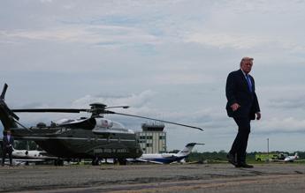 Trump, paura in volo: rischio collisione tra elicottero del presidente e aereo