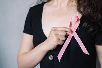Tumori, oncologi: “Con cancro al seno -35% di probabilità di gravidanza”