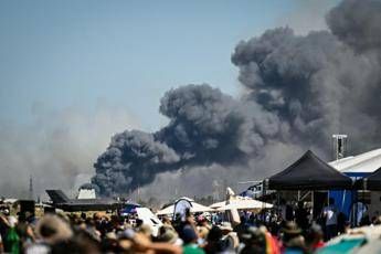 Atene, aereo militare precipita poco dopo decollo durante air show