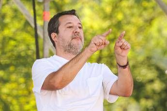 Carburanti, Salvini: “Il costo non calerà a breve, quindi o ti rassegni o ti attrezzi”