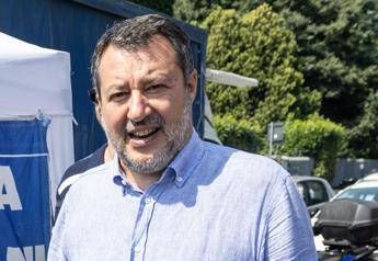 Caro carburanti, Salvini: “Italia aiuta Ucraina che bombarda raffinerie in Russia”