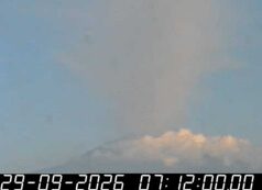 Etna, nube eruttiva alta 4 chilometri: voli sospesi fino alle 15 all’aeroporto di Catania