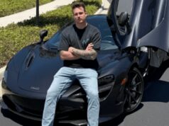 Finisce con la sua McLaren contro un albero e l’auto prende fuoco: morto a 27 anni l’influencer James Wehr