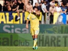 Frosinone-Como 2-0, gialloblù quinti a sorpresa. Il Parma batte il Genoa, prima vittoria per Cuesta