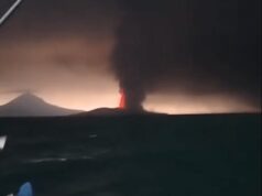 Indonesia, erutta il vulcano Anak Krakatau: chiusi quattro aeroporti, disagi per oltre 270mila passeggeri