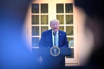 Iran, Trump: “Pronto a incontrare Pezeshkian ma anche a far saltare tutto”
