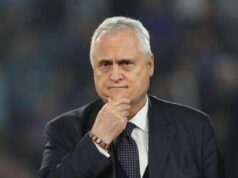 Lazio, la protesta dei tifosi arriva in Inghilterra. The Times: “Lotito contro tutti”