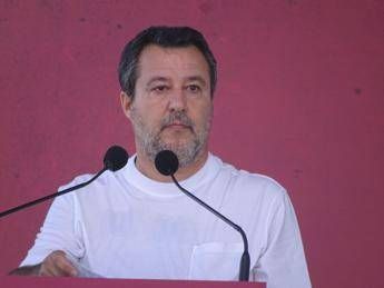 Lega, Salvini a Pontida lancia il congresso a ottobre: “Nessuno spazio a divisioni”