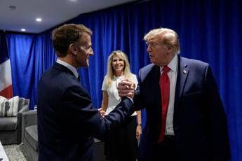 Macron vede Trump: “Colloqui costruttivi su Ucraina e Mar Rosso”. Oggi il tycoon incontra Zelensky