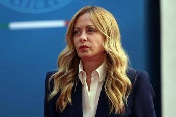 Meloni: “Non leggo le parole di Mattarella sulla scuola come contestazione. Norma su stranieri è buon senso”
