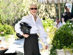 Mostra Venezia, Natalia Paragoni sbarca al Lido con testa rasata dopo diagnosi linfoma di Hodgkin