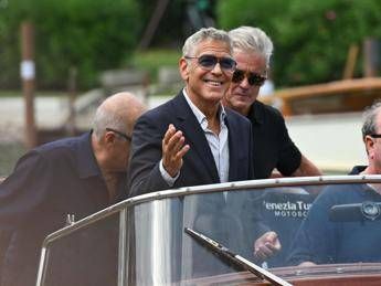 Mostra del Cinema di Venezia, stasera l’apertura con Leone d’oro alla carriera a Clooney