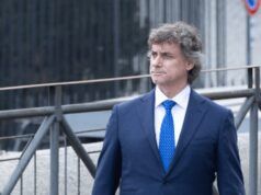 Operaio muore al Colosseo, Rai rinvia serata evento di Alberto Angela: “Andrea aveva l’età dei miei figli”