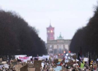 Proteste in Germania dopo voto per Afd in Sassonia‑Anhalt. L’allarme del Consiglio degli Ebrei: “Siamo inorriditi”