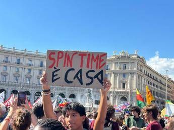 Roma, corteo Spin Time: “Città è di chi la vive non di chi specula”