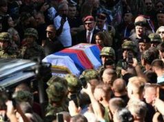 Serbia, migliaia a Belgrado per i funerali di Mladic. Ue: “Era un criminale”