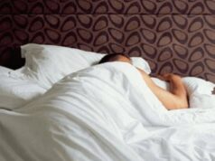 Sonno difficile e stanchezza appena svegli, è colpa dell’orologio biologico: ecco 5 regole per resettarlo