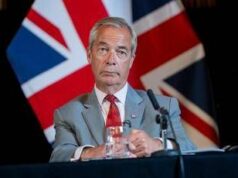 Sospetti finanziamenti illeciti, due dirigenti di Reform Uk si dimettono: Farage in piena bufera