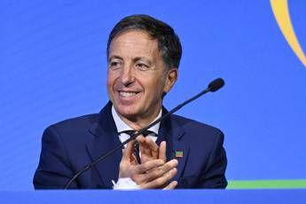 Suppletive, centrodestra esulta per Roscioli: “Vinto senza Vannacci”. Meloni: “Ci siamo imposti sul campo larghissimo”