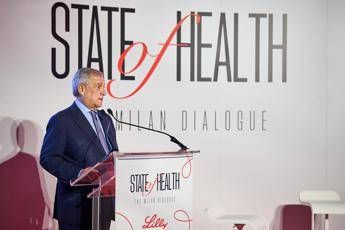 Tajani: “Governo stabile attrae investimenti”