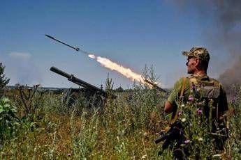 Ucraina-Russia, Zelensky: “Pronti nuovi attacchi profondi”. Kim manda 30mila soldati a Putin