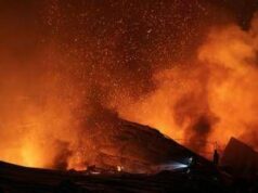Ucraina ancora sotto attacco russo: raid su stazioni di servizio a Kiev, colpito mercantile a Odessa
