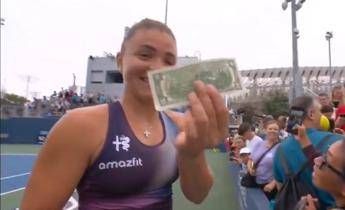 Us Open, Paolini vince e una tifosa le regala… soldi