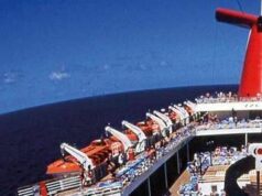 Usa, padre di tre figli si getta dalla nave da crociera: stava festeggiando l’anniversario di nozze
