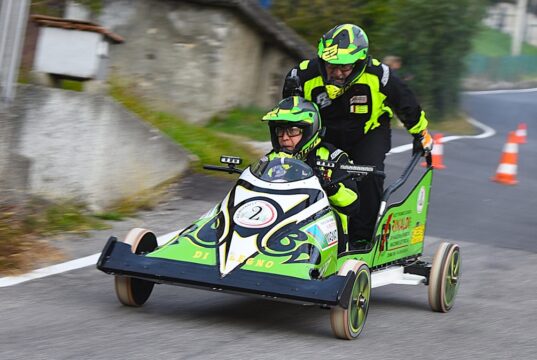 Soap Box Rally: spettacolo in notturna a Berbenno. Il team Rombo di Legno trionfa nell’ultima tappa e si laurea campione Soap Box Rally