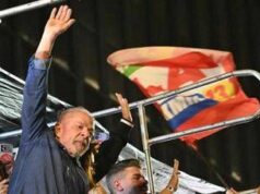 Brasile, Lula rieletto presidente: Bolsonaro chiede l’annullamento. Trump contesta il voto: “Hanno usato manuale Biden”