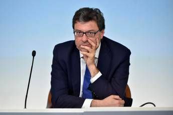 Cdm approva Documento programmatico di finanza pubblica. Giorgetti: “Scostamento di bilancio 0,3% per difesa ed energia in 2027 e 2028”