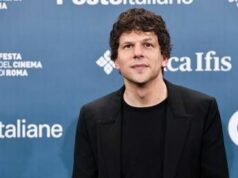 Eisenberg dribbla domanda su elezioni americane: “Provo disagio a parlarne”. E Moore non risponde