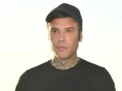 Fedez nei guai, la denuncia di due ragazzi: “Presi a pugni da un suo bodyguard per un selfie”