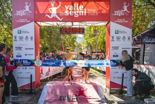 Valle dei Segni Wine Trail 2026: Pedretti, al fotofinish, interrompe la lunga scia di successi di Angella Valle dei Segni Wine Trail