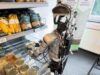 I robot lavorano al supermercato in Danimarca, gli umanoidi tra scaffali e casse