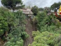 Maltempo in Campania, frana a Mergellina: evacuati tre appartamenti