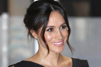 Meghan presenta il suo lussuoso calendario dell’Avvento, 24 cioccolatini a 131 euro