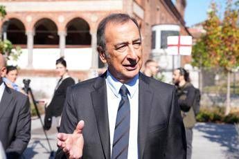 Milano, Sala: “Preoccupazione altissima, poche forze dell’ordine in piazza: può essere solo l’inizio”
