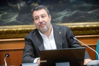 Milano, Salvini: “Arrivano 500 parà per ordine pubblico, potranno usare droni e Lince”