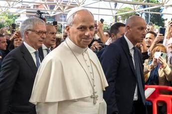 Papa Leone XIV operato per un tumore maligno al polmone: “Notte tranquilla al Gemelli”