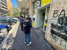Roma, buco nel muro e maschere di Halloween: rapina da 100mila euro alle Poste della Garbatella