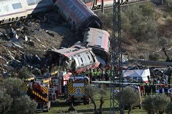 Spagna, tragedia ferroviaria irrompe nella campagna elettorale: nuova grana per Sanchez a un mese dal voto