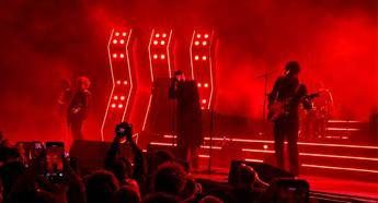 The Strokes, a Bologna anche ‘Bella ciao’ per una band che non vuole piacere a tutti i costi