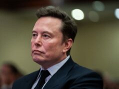 Ucraina, Musk spegne Starlink e ferma i droni di Kiev: “Decisione di Trump”