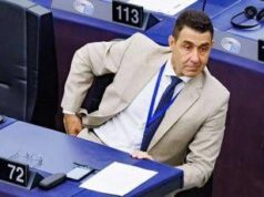 Ucraina, Vannacci contro Zelensky: “Ricatta l’Europa e vuole 70 miliardi”